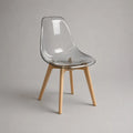 Esszimmerstuhl aus transparentem Polycarbonat mit Beinen aus Buchenmassivholz, Transparent/Natur, 46 × 52 × 83 cm